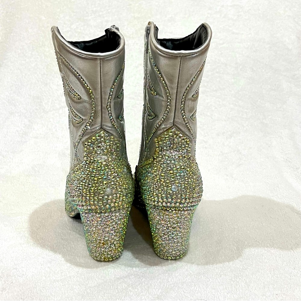 Silver Cowboy Boots Embellished in Iridescent Rhinestones & Pearls Size 8 - Picture 6 of 16